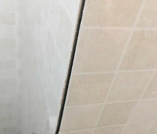 奉化瓷砖空鼓维修公司分享阳台瓷砖脱落的修复过程可以分为以下几个步骤